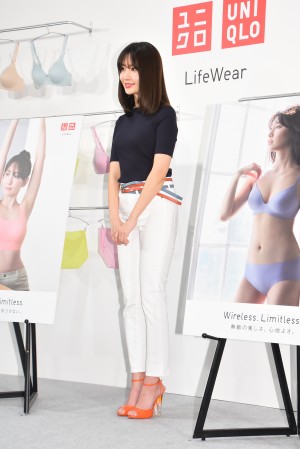 「ユニクロ ワイヤレスブラ2018年春夏コレクション」発表会に登場した小嶋陽菜