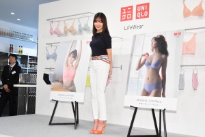 「ユニクロ ワイヤレスブラ2018年春夏コレクション」発表会に登場した小嶋陽菜