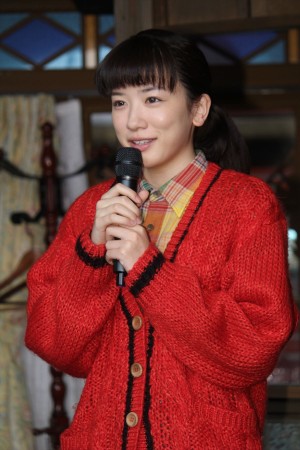 永野芽郁、連続テレビ小説『半分、青い。』スタジオ取材会に登場