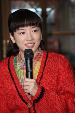 永野芽郁、連続テレビ小説『半分、青い。』スタジオ取材会に登場