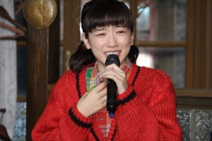 永野芽郁、連続テレビ小説『半分、青い。』スタジオ取材会に登場