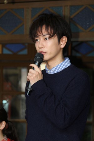 佐藤健、連続テレビ小説『半分、青い。』スタジオ取材会に登場