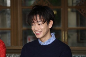 佐藤健、連続テレビ小説『半分、青い。』スタジオ取材会に登場