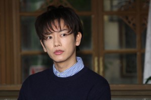 佐藤健、連続テレビ小説『半分、青い。』スタジオ取材会に登場