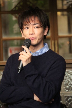 佐藤健、連続テレビ小説『半分、青い。』スタジオ取材会に登場