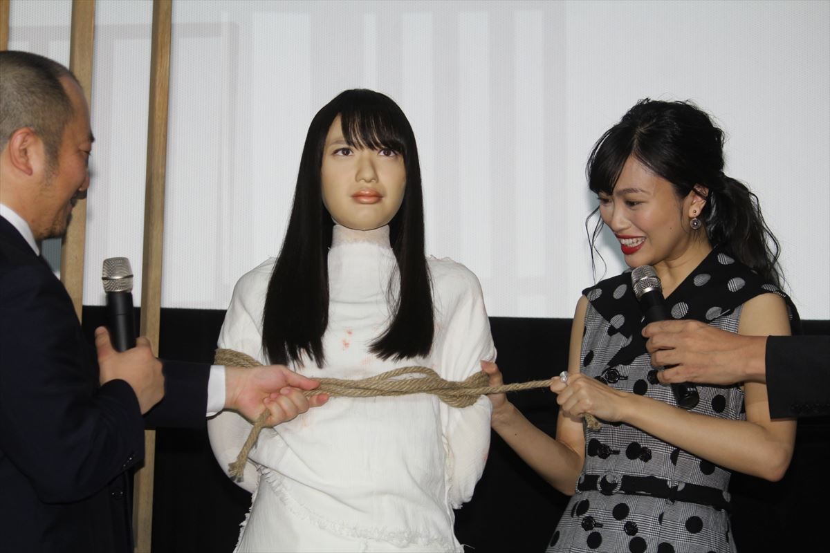 北原里英、顔を舐められたり雪原を薄着で歩いたり… 「寒くて泣いたのは初めて」