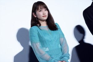 川栄李奈、『嘘を愛する女』公開初日舞台挨拶に登壇