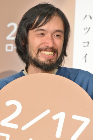 『パンとバスと2度目のハツコイ』の完成披露舞台挨拶に出席した今泉力哉監督