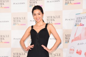 『ピーチ・ジョン新ミューズ就任＆新商品発売 記者発表会』に登場した中村アン