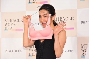 『ピーチ・ジョン新ミューズ就任＆新商品発売 記者発表会』に登場した中村アン