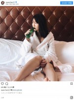 小嶋陽菜、美脚露わなバスローブ姿に反響「危うい陽菜」