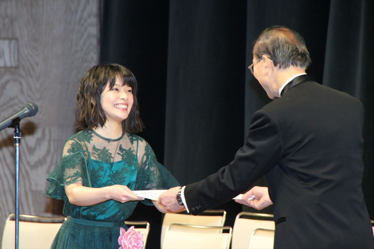 「第39回ヨコハマ映画祭」池松壮亮が主演男優賞、蒼井優は2度目の主演女優賞に輝く