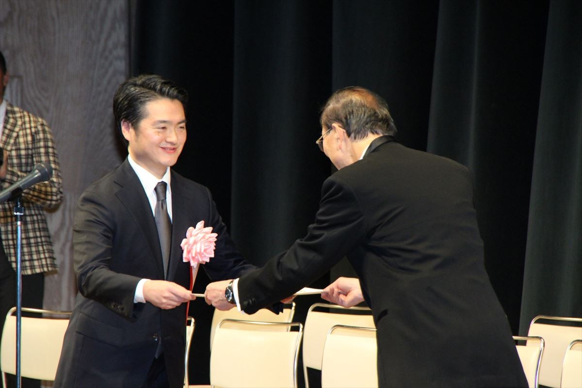 「第39回ヨコハマ映画祭」池松壮亮が主演男優賞、蒼井優は2度目の主演女優賞に輝く