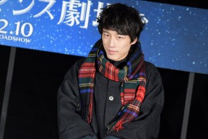 坂口健太郎、映画『今夜、ロマンス劇場で』東京スカイツリー バレンタイン点灯式に登場