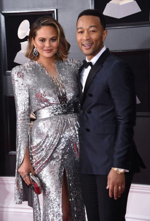 クリスシー・テイゲン＆ジョン・レジェンド、「第60回グラミー賞」レッドカーペットに登場