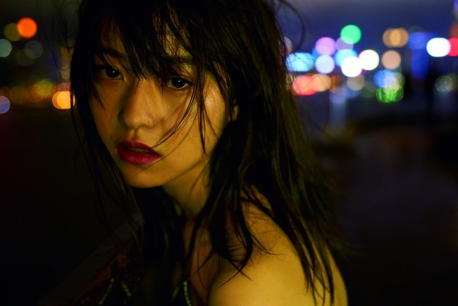 写真）元乃木坂46・伊藤万理華、大胆カットも収録のファースト写真集