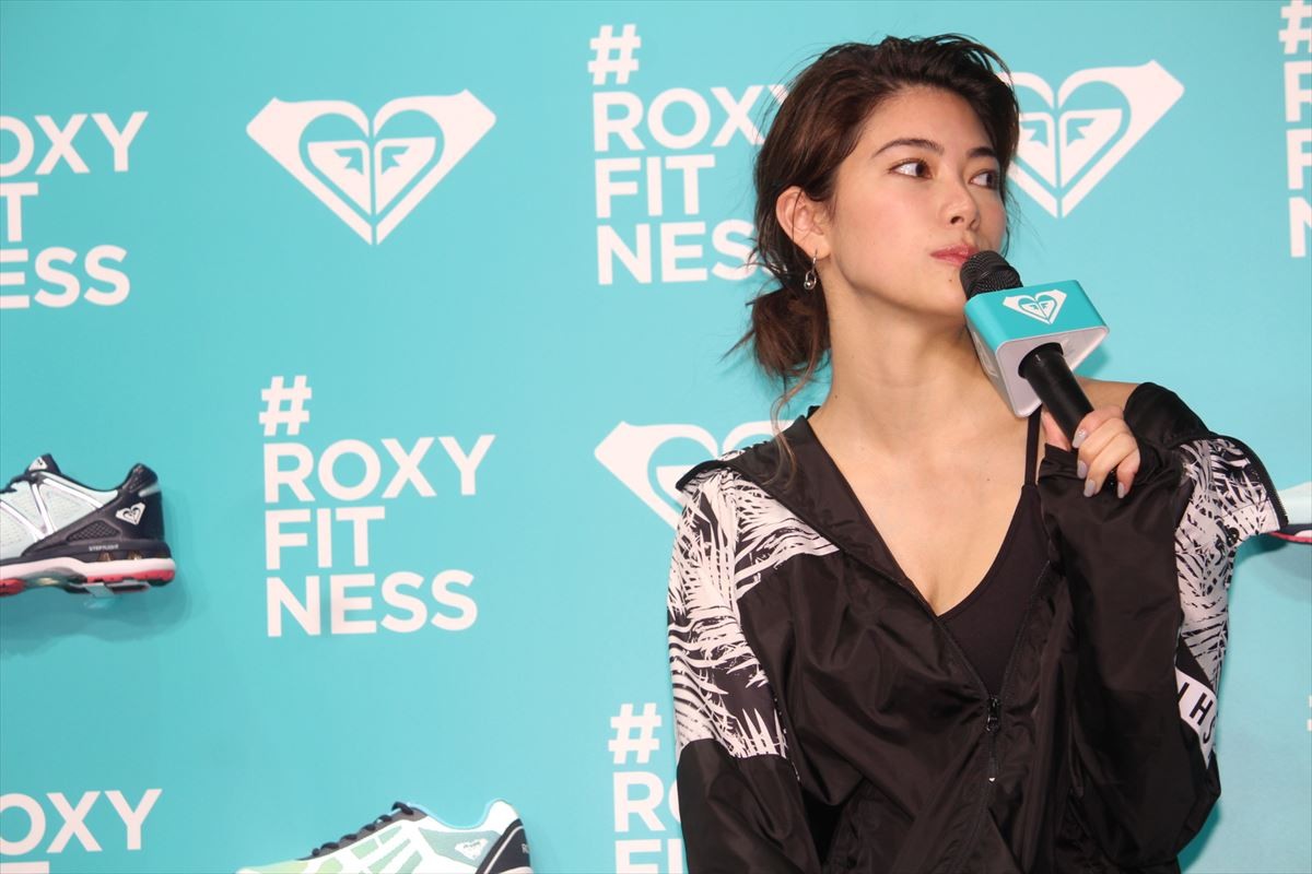 森星、美脚際立つトレーニングウェアで登場　“美の秘訣”は「ストレスフリー」