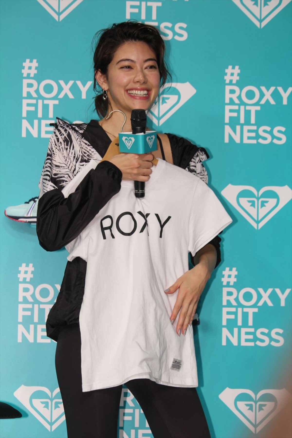 森星、美脚際立つトレーニングウェアで登場　“美の秘訣”は「ストレスフリー」