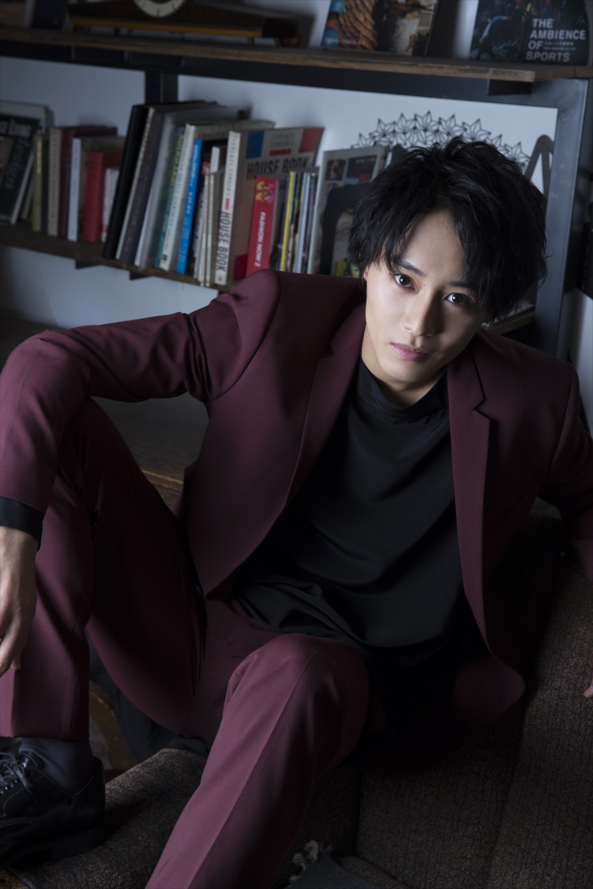 猪野広樹が魅せる“透明感＆大人の男顔”にキュン！ 4月始まりカレンダーショット公開