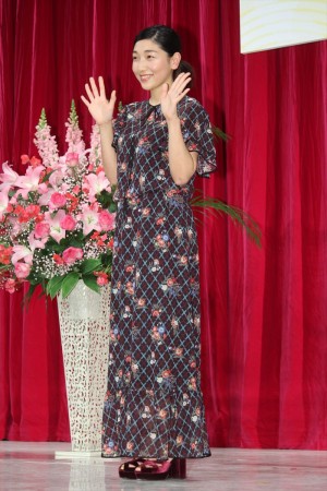 安藤サクラ、NHK連続テレビ小説『まんぷく』ヒロイン発表会見に登場