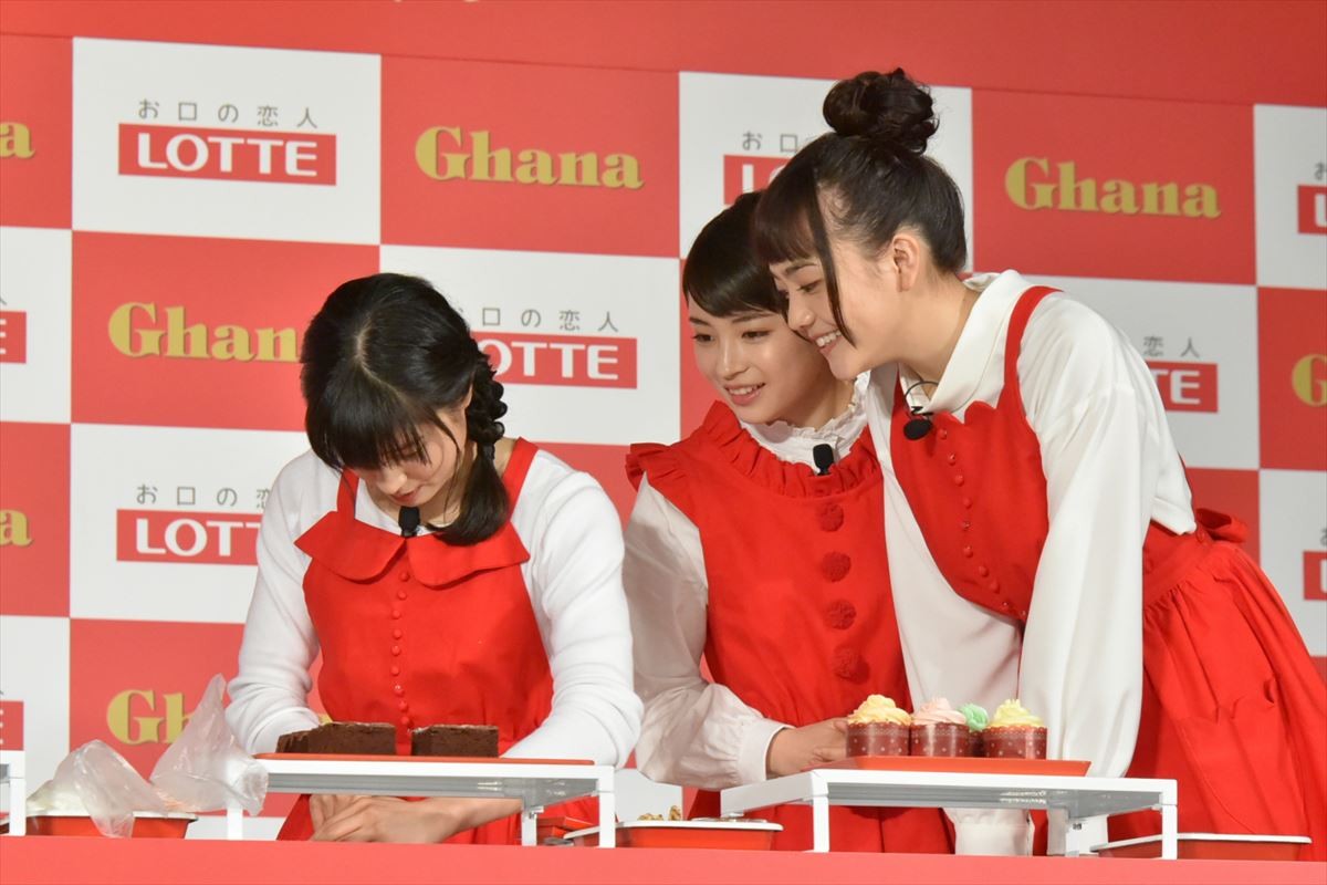 土屋太鳳、広瀬すず＆松井愛莉の手作り誕生日ケーキに感激「生きててよかった！」