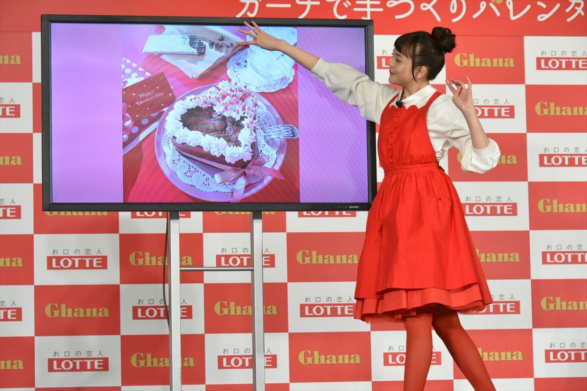 土屋太鳳、広瀬すず＆松井愛莉の手作り誕生日ケーキに感激「生きててよかった！」