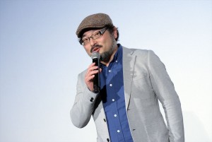 白石晃士監督、映画『不能犯』初日舞台挨拶に登壇