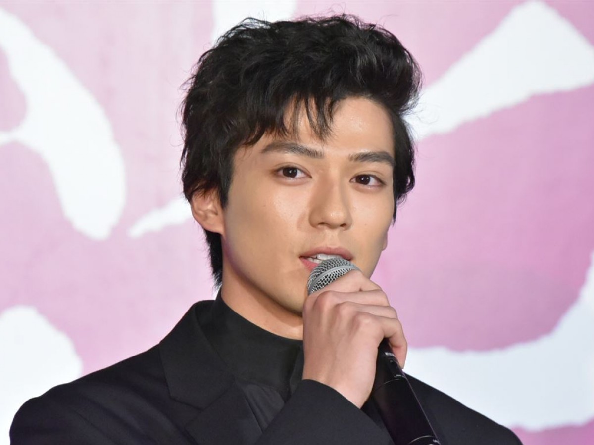 新田真剣佑、山崎賢人をお姫様抱っこ「二人とも王子様」 新たな展開にファン興奮?