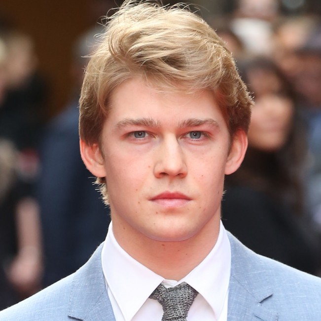 プロフィール用　ジョー・アルウィン  Joe Alwyn