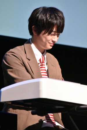 知念侑李、『坂道のアポロン』完成披露舞台挨拶に登壇　