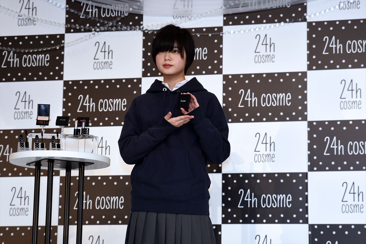 欅坂46平手友梨奈、“理想の24時間”の過ごし方は「ゴロゴロと散歩」