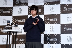 平手友梨奈、「24h cosme」ブランドリニューアル＆新CM発表会に登場