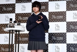 平手友梨奈、「24h cosme」ブランドリニューアル＆新CM発表会に登場