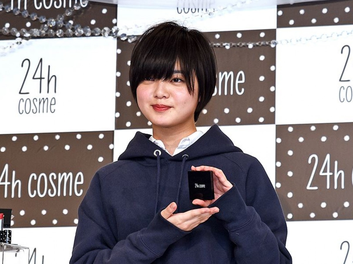 平手友梨奈、「24h cosme」ブランドリニューアル&新CM発表会に登場