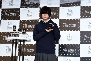 平手友梨奈、「24h cosme」ブランドリニューアル＆新CM発表会に登場