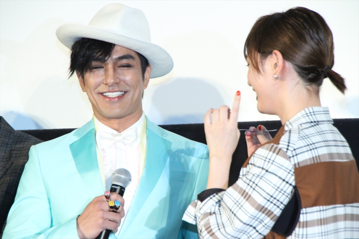 綾瀬はるか、坂口健太郎にバレンタインチョコを“あ～ん”「食べっぷりが良かったです」
