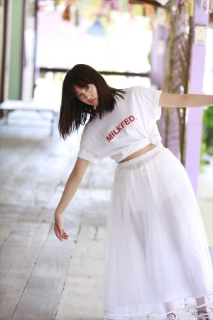 『大友花恋 CALENDAR 2018．04‐2019．03』より