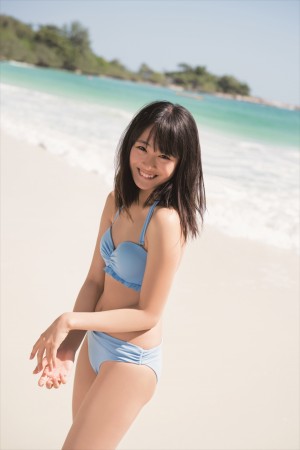 『大友花恋 CALENDAR 2018．04‐2019．03』より