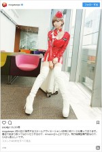 【写真】最上もが、美脚が際立つミニスカCA風コスチューム披露に「美脚とはまさにこのこと」