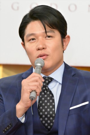 鈴木亮平、NHK大河ドラマ『西郷どん』新出演者発表会見に登場