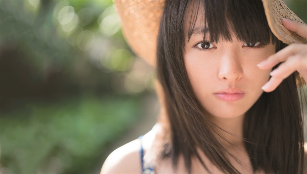 大友花恋、卒業旅行がテーマのセカンド写真集発売決定　貴重な水着姿も披露