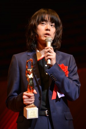 菅田将暉、「第72回毎日映画コンクール」表彰式に登壇