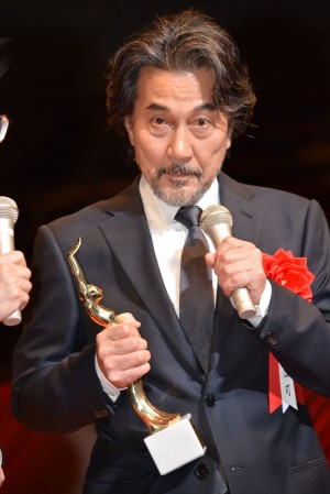 役所広司、「第72回毎日映画コンクール」表彰式に登壇