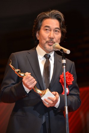 役所広司、「第72回毎日映画コンクール」表彰式に登壇