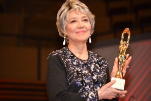 水野久美、「第72回毎日映画コンクール」表彰式に登壇