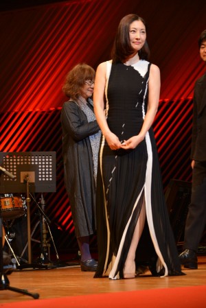 常盤貴子、「第72回毎日映画コンクール」表彰式に登壇