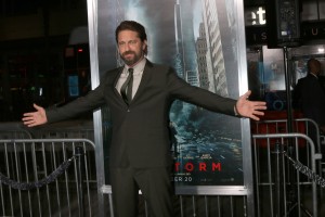 ジェラルド・バトラー直筆サイン入り2Lサイズ写真…Gerard Butler Amazon.co.jp: ジェラルド バトラー直筆サイン入り2Lサイズ写真