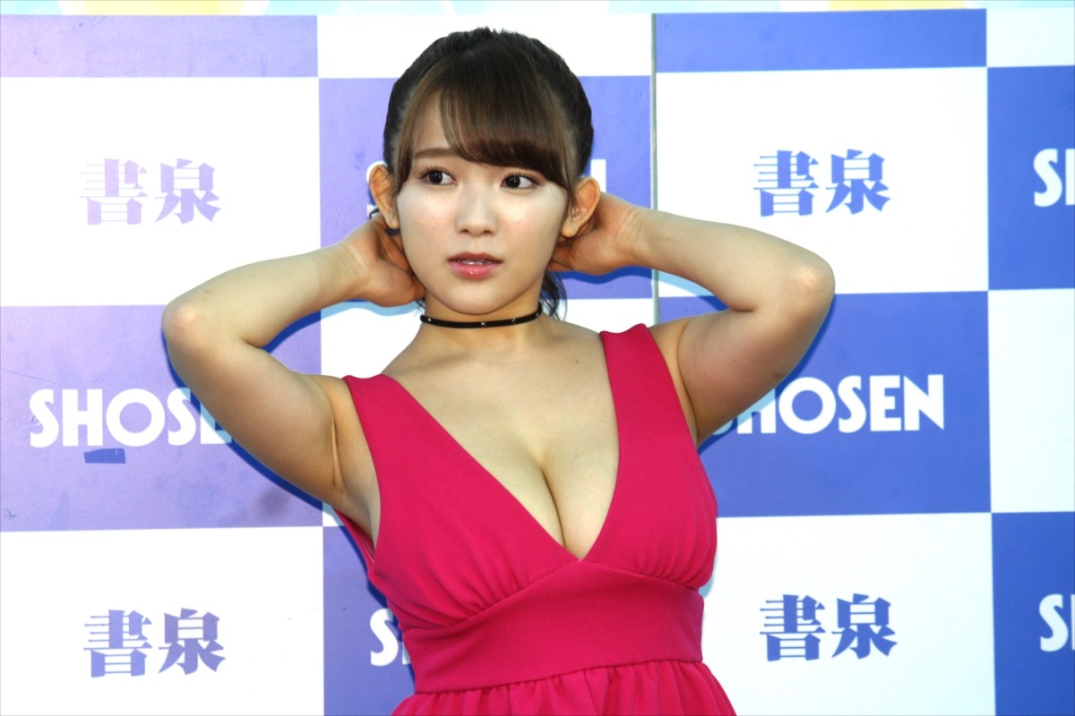 天木じゅん、“天乳”に加え“お尻の線”も解禁したセカンド写真集「最大露出です！」