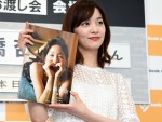 写真集『Clarity』発売記念イベントを開催した石橋杏奈