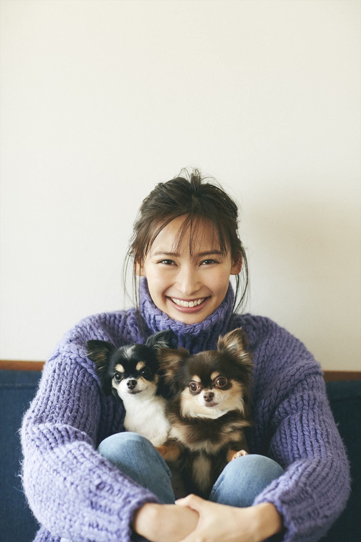 大政絢、ナチュラルな美貌を凝縮したカレンダー発売　メリハリ美ボディ＆美腹筋も披露